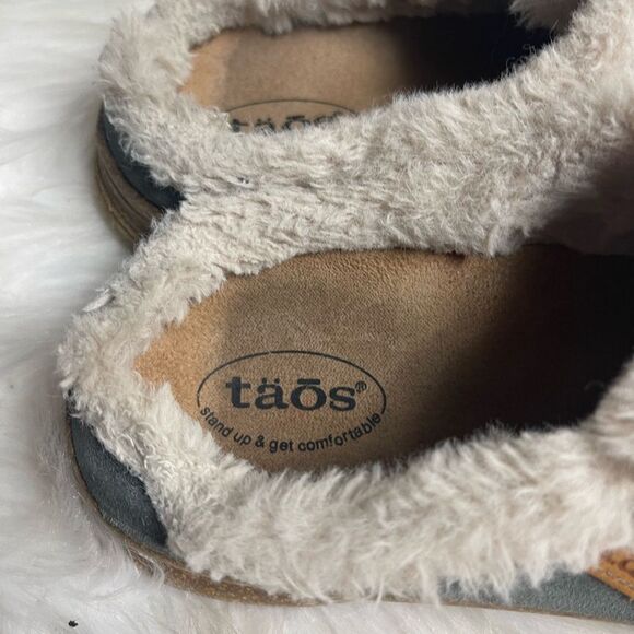 Taos Future leather Suede gray open back clogs with faux fur lining size 8 - Picture 5 of 7